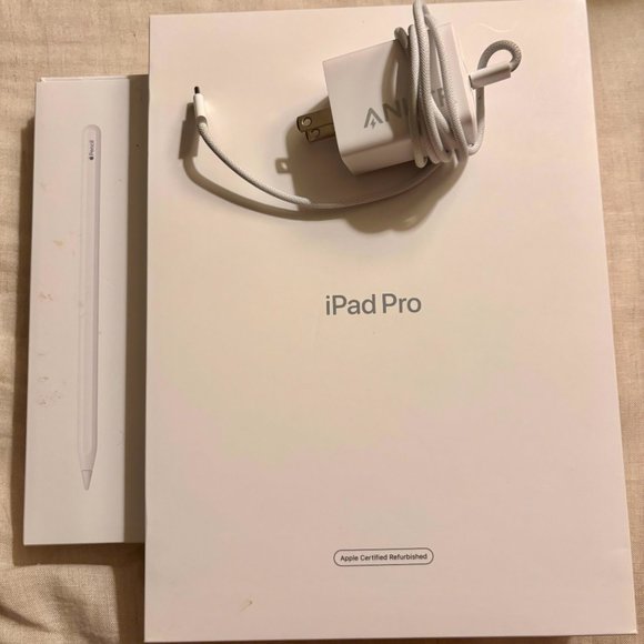 128GB Apple iPad Pro 11" (3rd) +Apple Pencil+Magic Keyboard + Pitaki MagEZ Folio - Picture 6 of 11